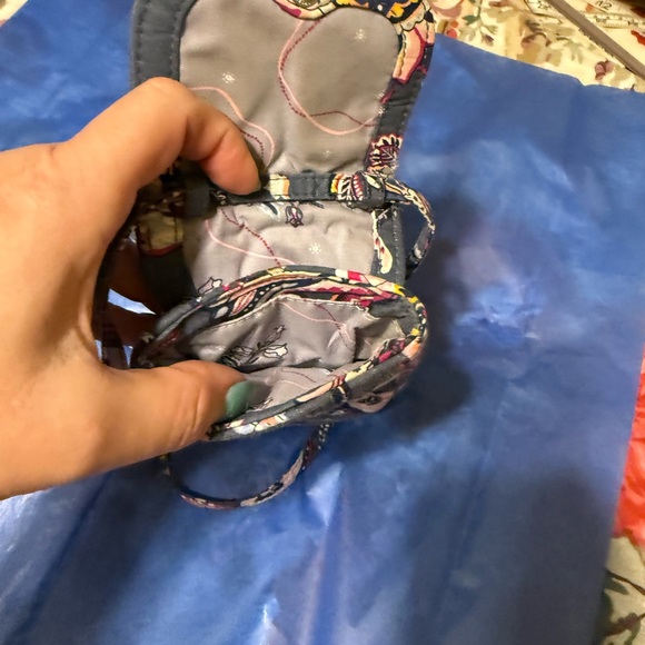 Vera Bradley blue Paisley crossbody bag for phone. - Picture 3 of 6